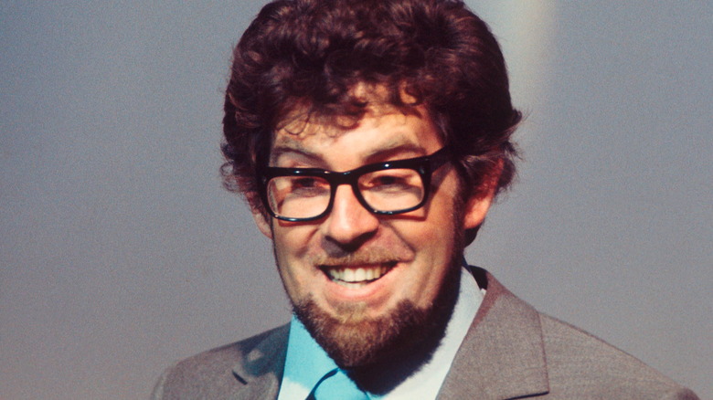 Rolf Harris grimacing 1960s