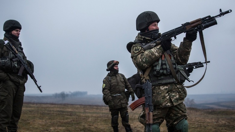Ukrainian troops drilling
