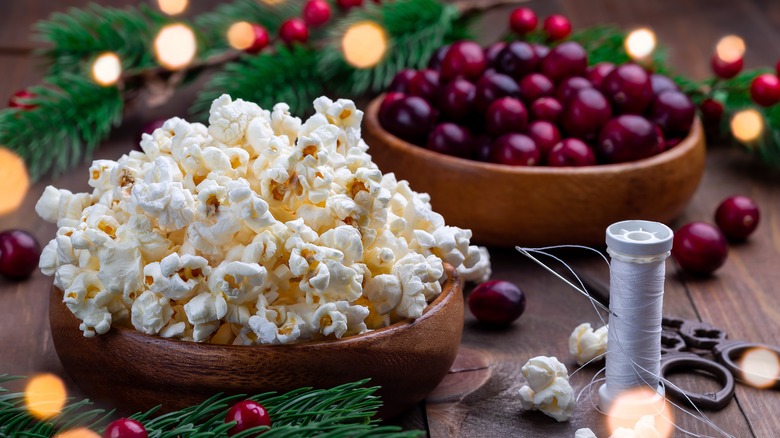 popcorn and cranberry garlands