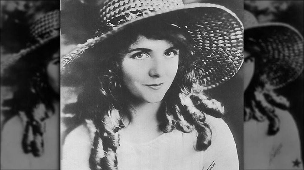 olive thomas wearing hat