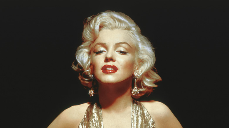 Marilyn Monroe lipstick golden dress