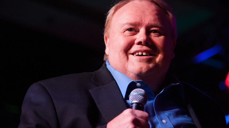 Louie Anderson performing