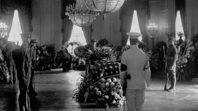 casket President Warren Harding soldiers
