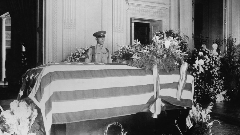 casket President Warren Harding soldier