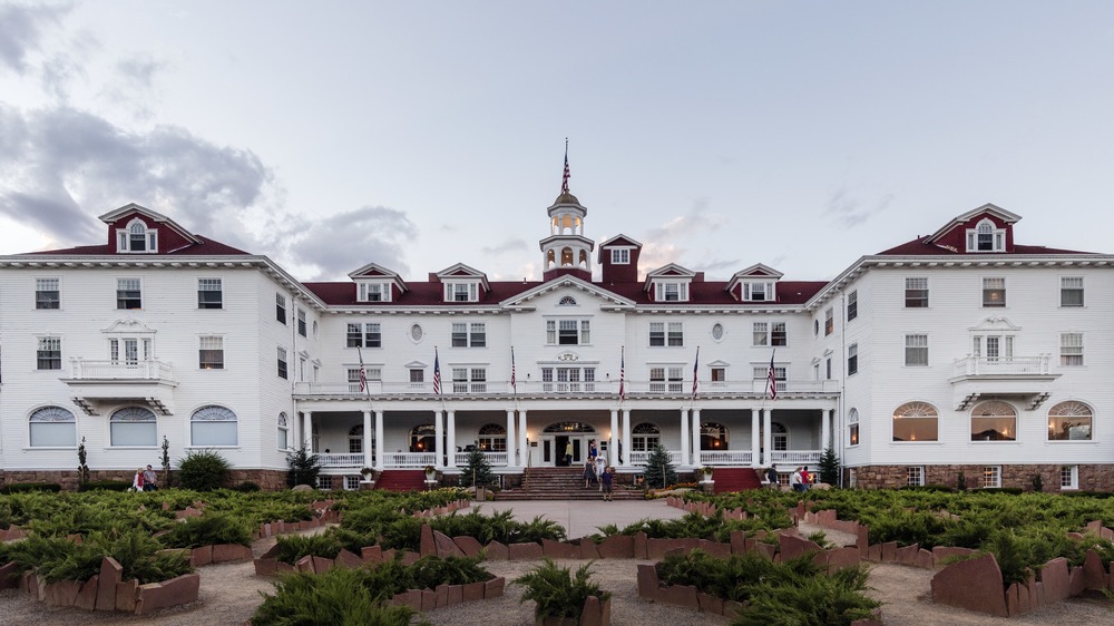 front facade of The Stanley Hotel 