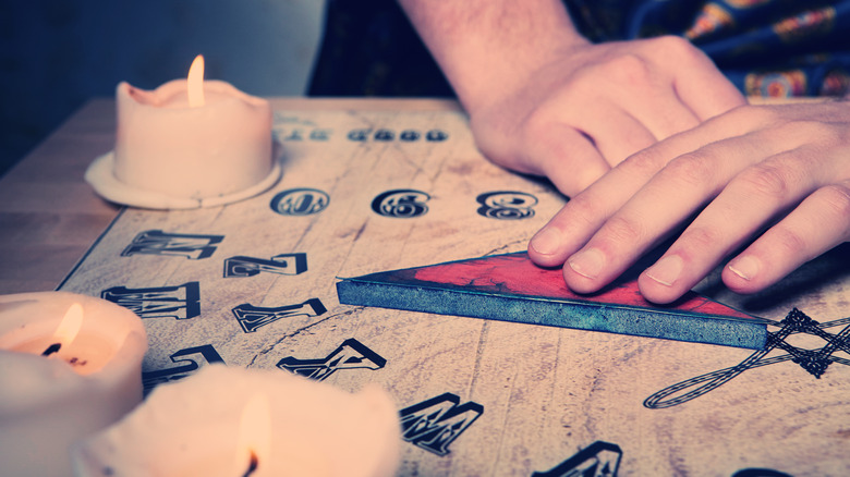 Pair of hands guides Ouija