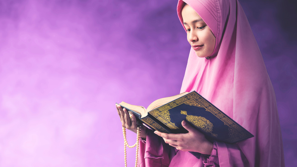 woman holding quran