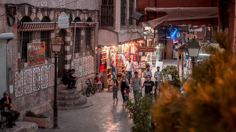 old city damascus tourists stalls