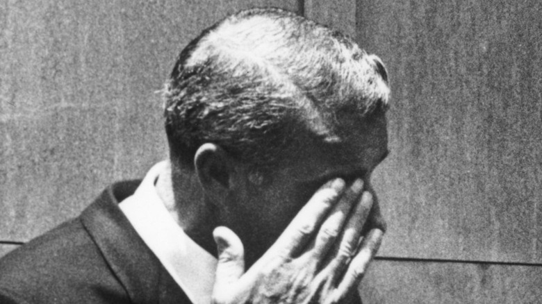 DiMaggio crying at Monroe's funeral 
