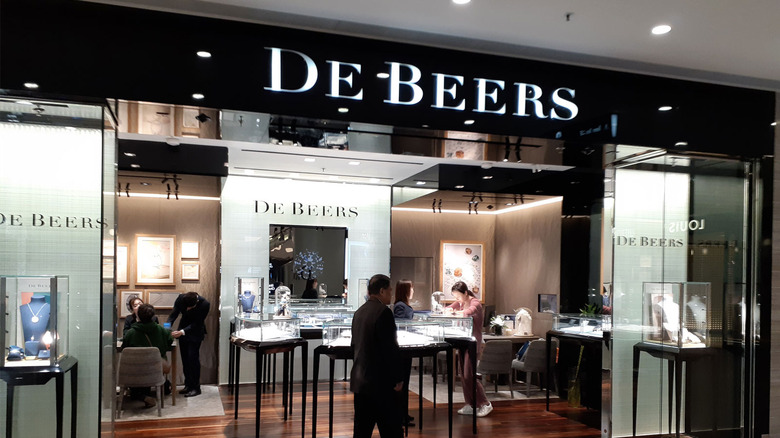 De Beers storefront.