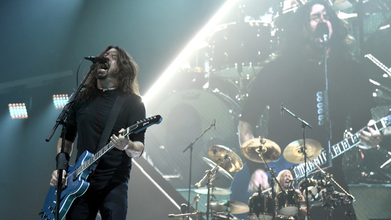 Dave Grohl and Taylor Hawkins onstage