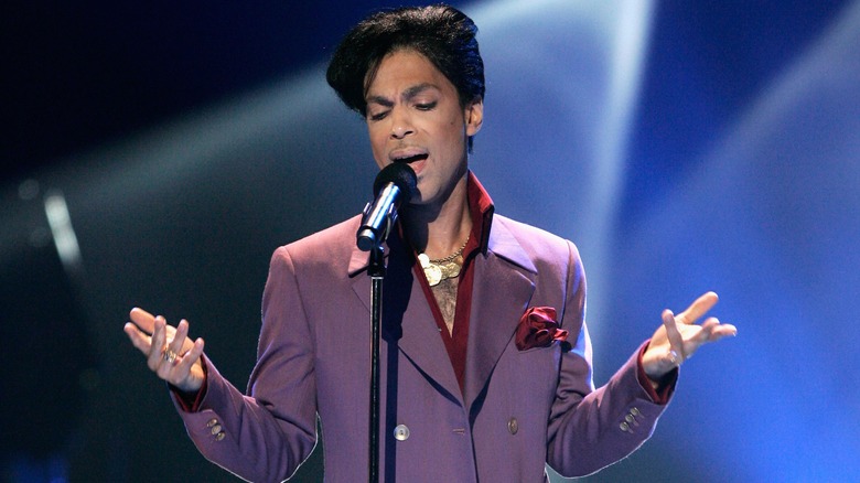 Prince purple suit singing on stage