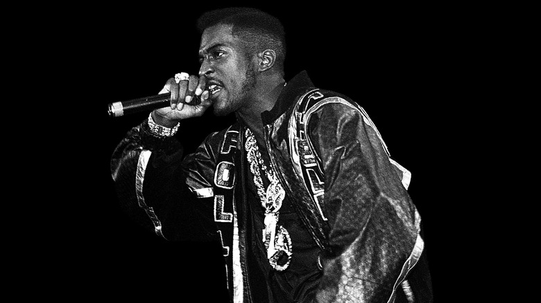 Rakim performing