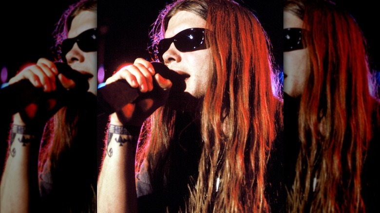 Shannon Hoon sunglasses holding microphone