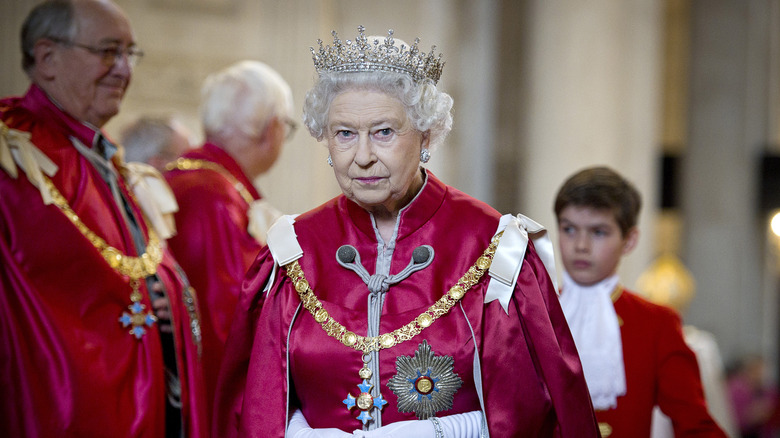 Queen elizabeth in crown