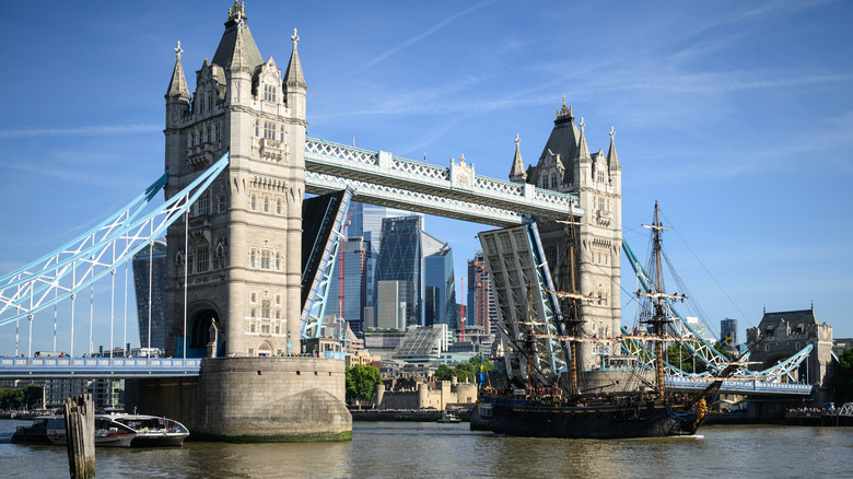 Ship passing under The London Bridge