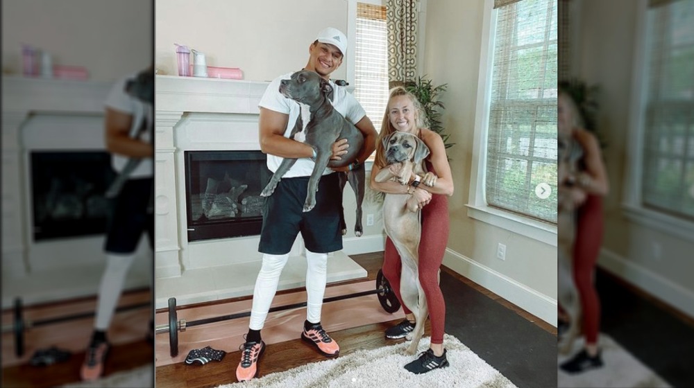 Patrick Mahomes with his then-girlfriend and dogs