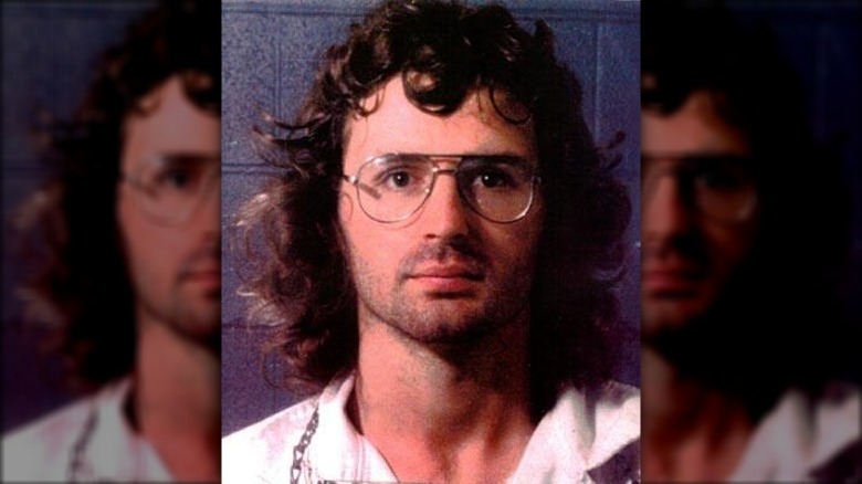 david koresh wearing glasses mugshot