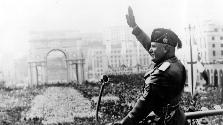 Benito Mussolini in front of crowd