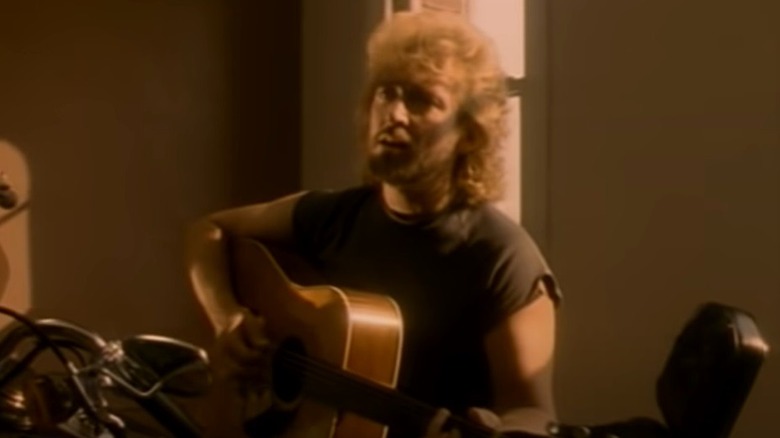 Keith Whitley singing