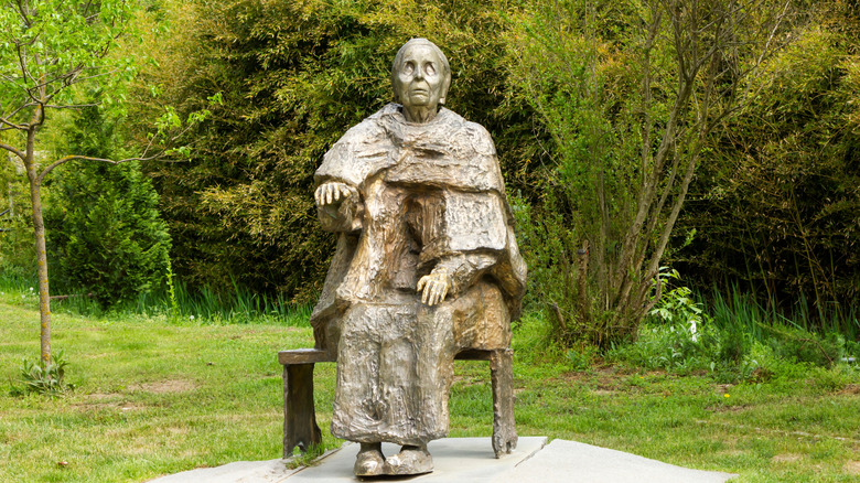 Statue of Baba Vanga seated