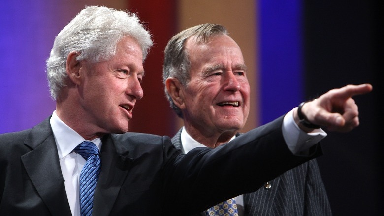 Bill Clinton pointing with George Bush