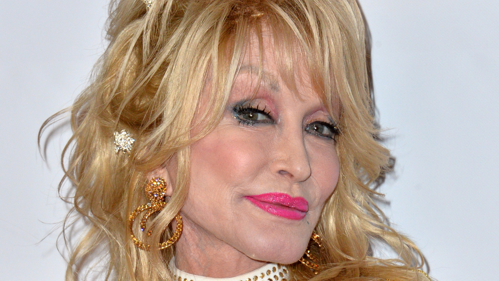 Dolly Parton's 9 Tattoos & Their Meanings - wide 1
