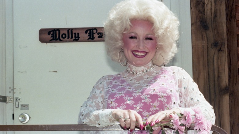 Dolly Parton at a stage door