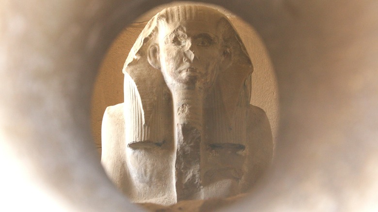 A statue of Djoser serdab