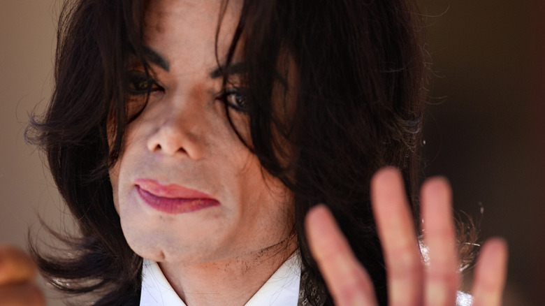 Michael Jackson leaving the courthouse