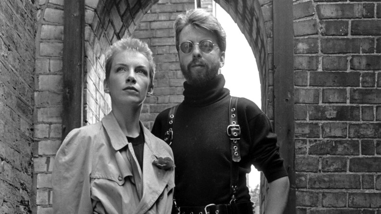 Annie Lennox Dave Stewart pose for camera