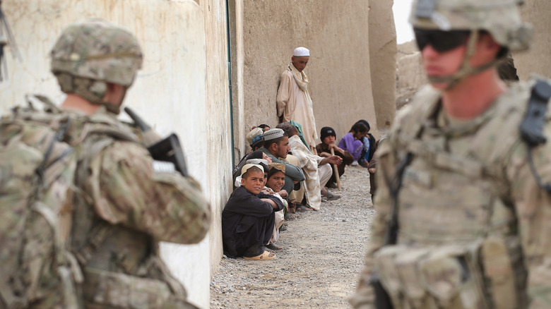 US soldiers + Afghan civilians, Kandahar