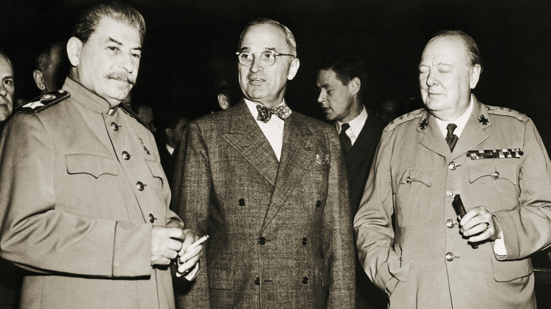 Truman standing with Stalin and Churchill