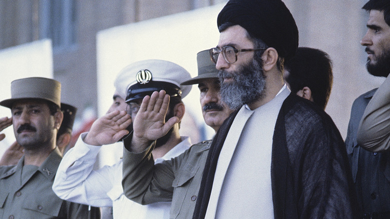 Ali Khamenei standing with other military leaders