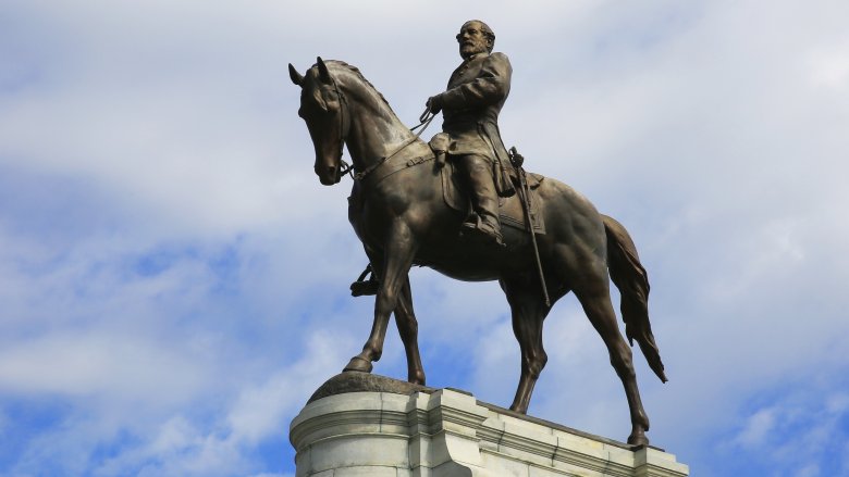 robert e lee statue