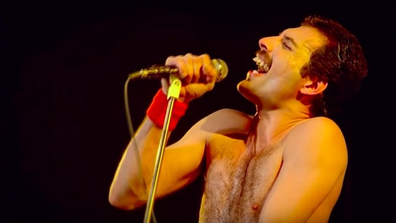 Freddie Mercury singing