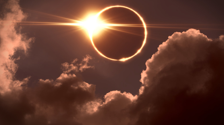 solar eclipse light clouds