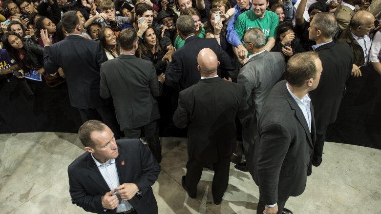 Obama with Secret Service agents