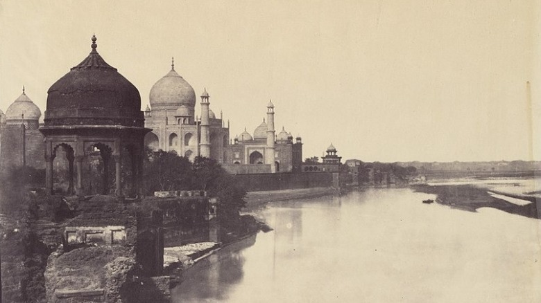 Old picture of the Taj Mahal on the river