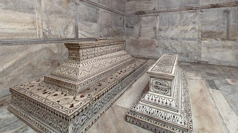 The real tombs of Shah Jahan and Mahal in the Taj Mahal mausoleum 