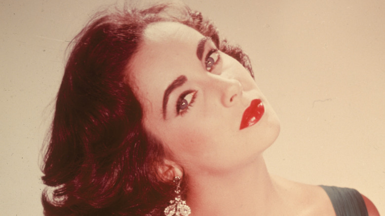 Elizabeth Taylor tilting her head