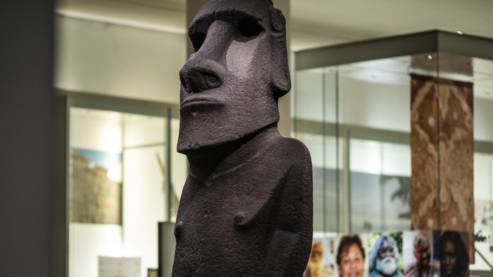 british museum moai statue