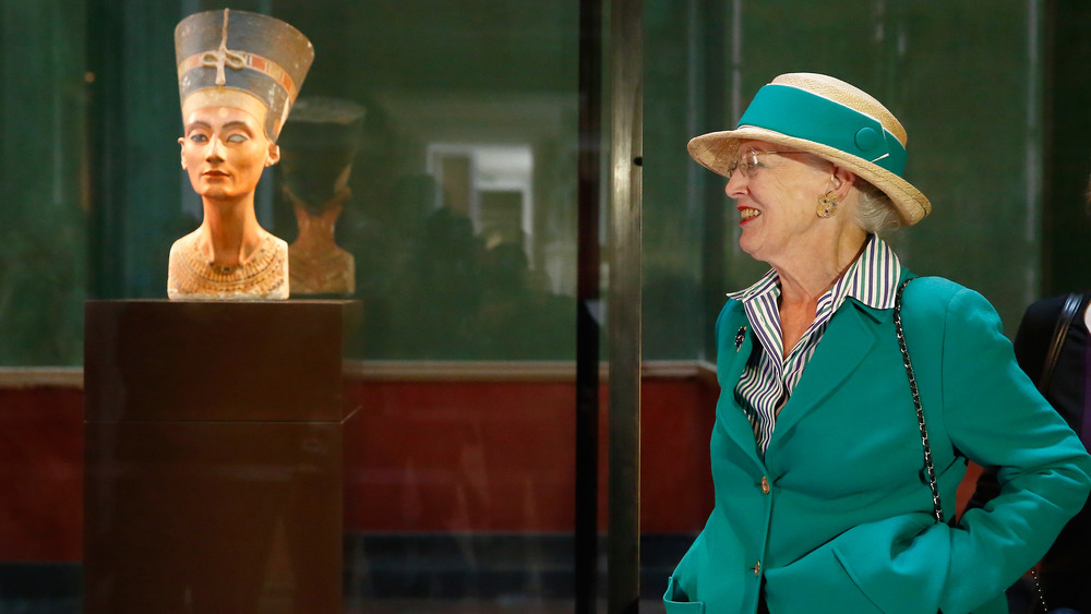 bust of nefertiti with person