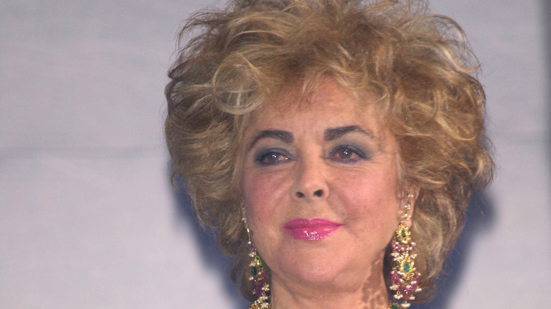 A blonde Elizabeth Taylor in 2001