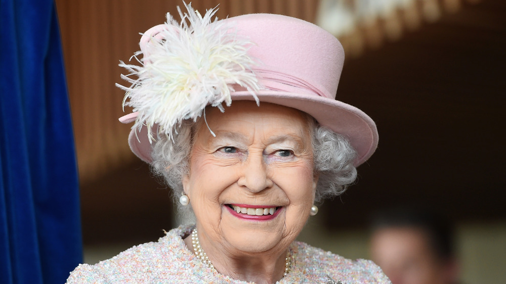 Queen Elizabeth in pink hat