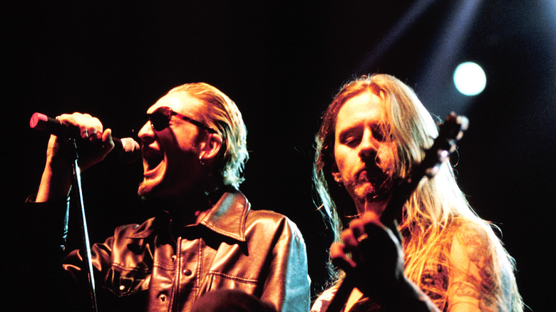 Layne Staley and Jerry Cantrell performing