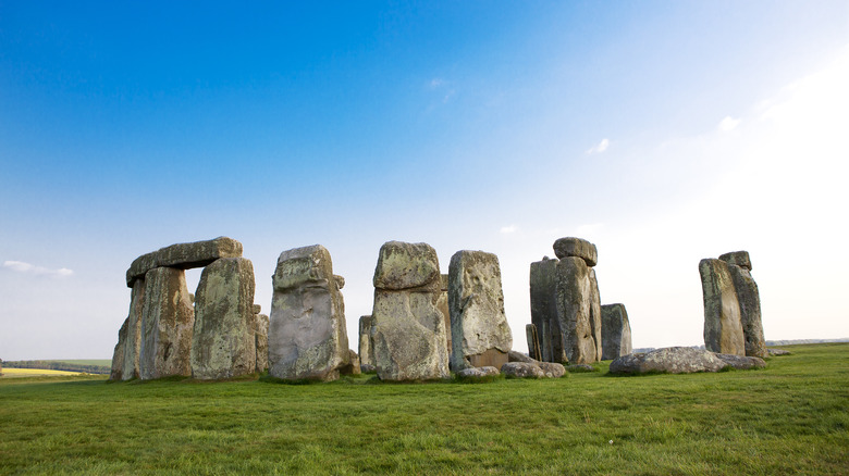 Stonehenge middle of plain