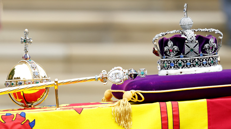 The Crown Jewels on top of Elizabeth II's coffin 