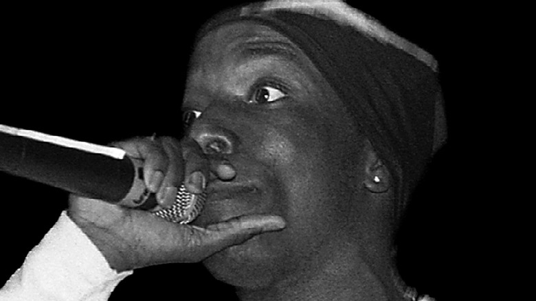 Big L performing in 1995