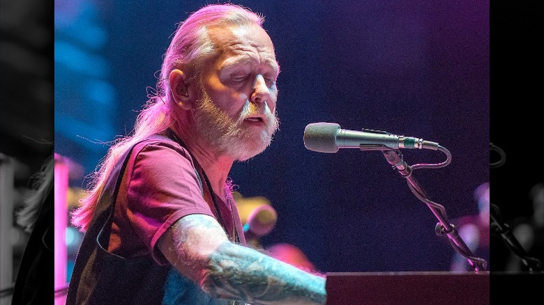 Gregg Allman playing organ and singing onstage